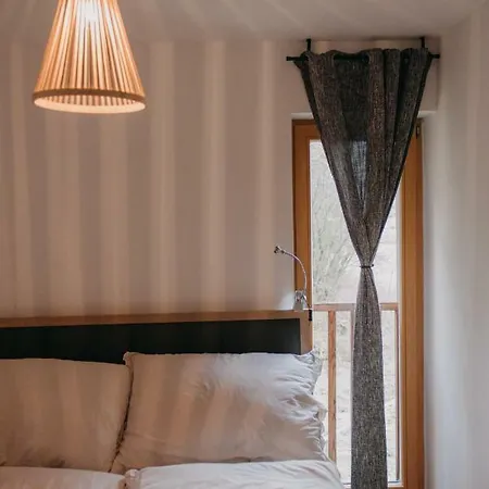Apartma 7 *